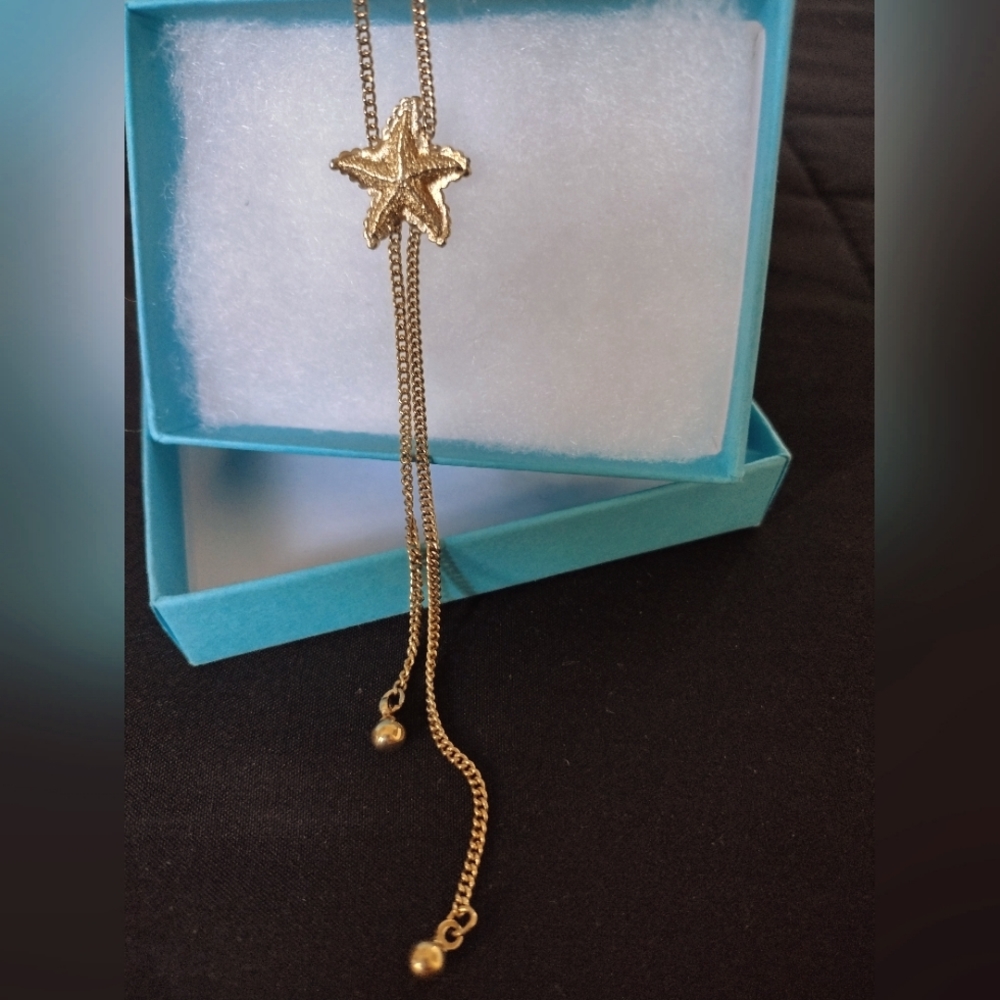 Signed Avon Starfish Lariat style necklace